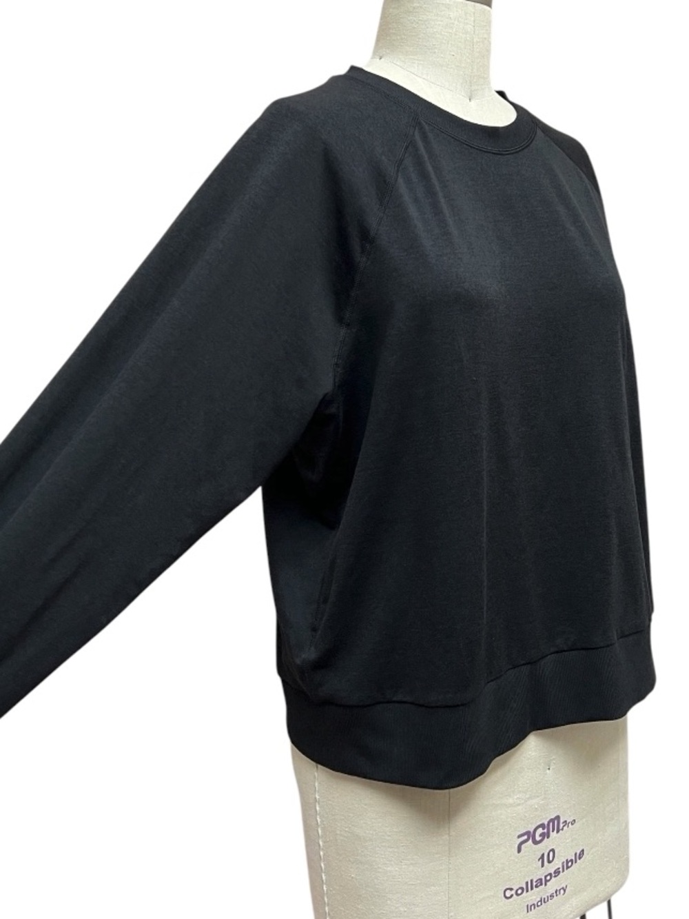 Vuori Halo Long-Sleeve Stretch-Jersey Sweatshirt - Picture 4 of 9